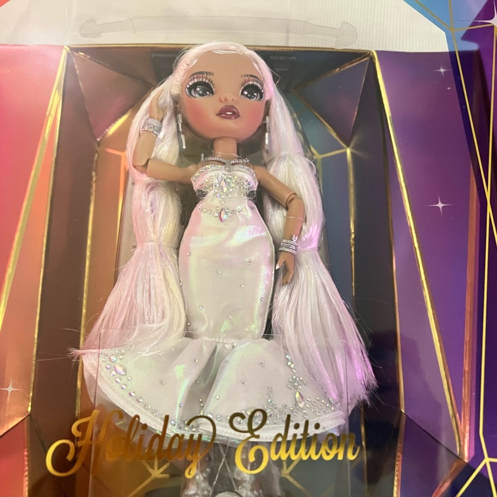 Roxie Grand Rainbow High Holiday Edition Collector Fashion Doll Limited NIB - Picture 1 of 5